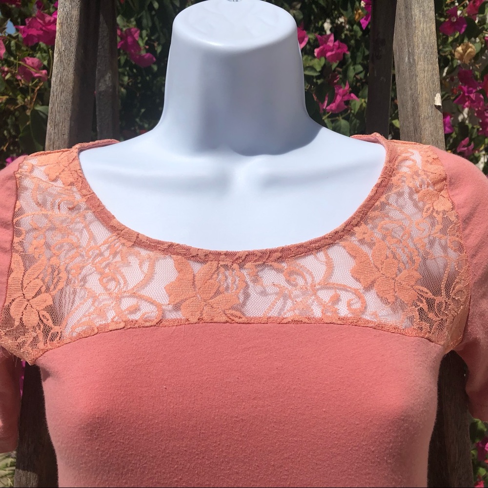 SALE!!! FENCHI STRETCHY CORAL TOP W/LACE DETAIL - Picture 3 of 5